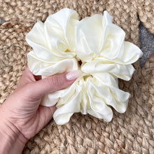 Load image into Gallery viewer, Lexi Scrunchie
